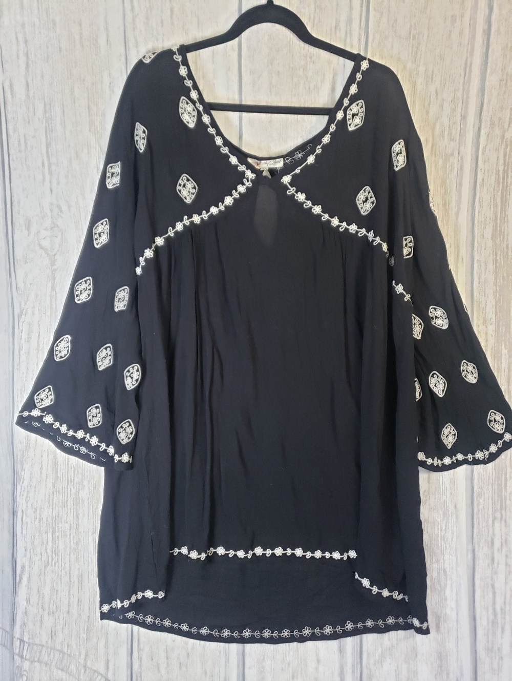 Angel Heart black & cream Flowy Tunic Intricate diamond-shaped embroidery Sz 3X